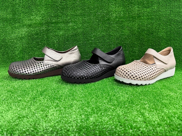 パンチングストラップシューズ